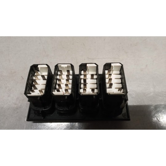 INTERRUTTORI E PULSANTI ABITACOLO SCANIA Serie G 2005> usato