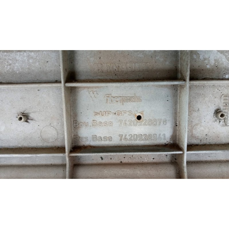 RENAULT truck PARAURTI ANTERIORE RENAULT truck Premium 2005>2013 usato