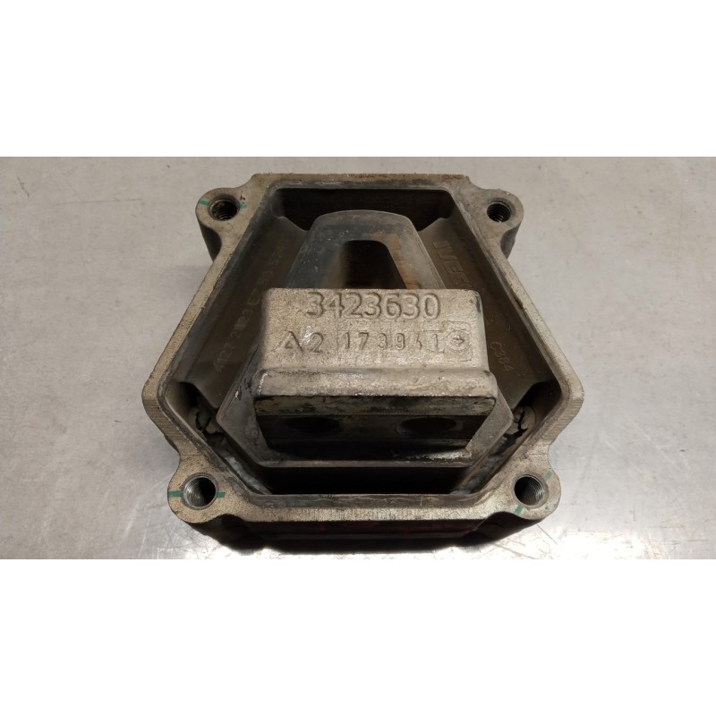 IVECO SUPPORTO MOTORE IVECO Stralis 2013> usato