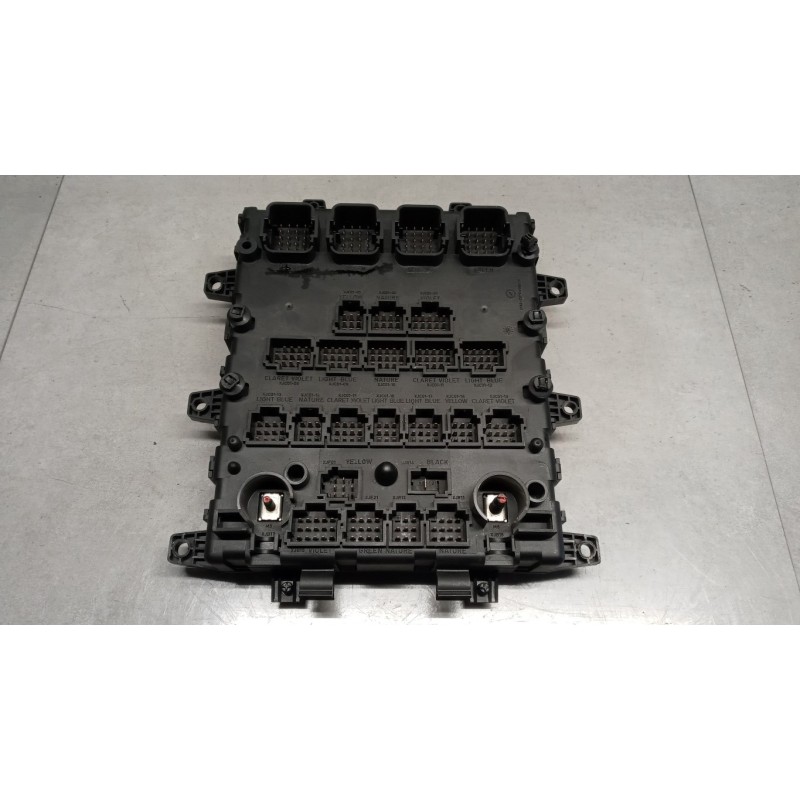 RENAULT truck SCATOLA FUSIBILI RENAULT truck Premium 2005>2013 usato