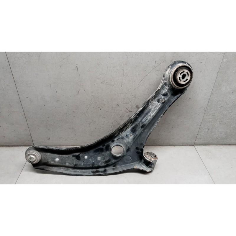 FORD CONTROL ARM FRONT LOWER LEFT  FORD Fiesta 2017> used