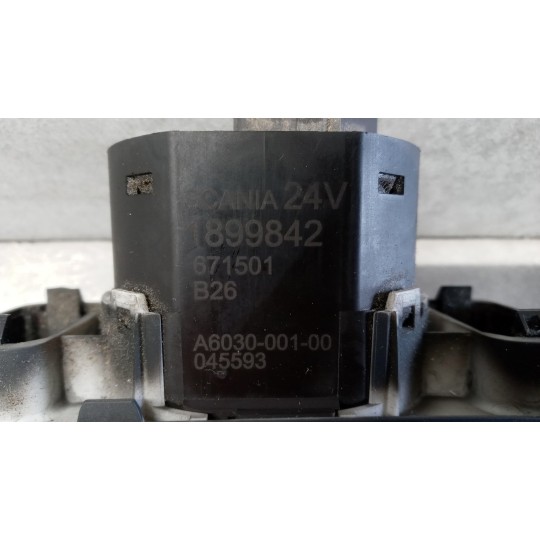 INTERRUTTORI E PULSANTI ABITACOLO SCANIA Serie G 2005> usato