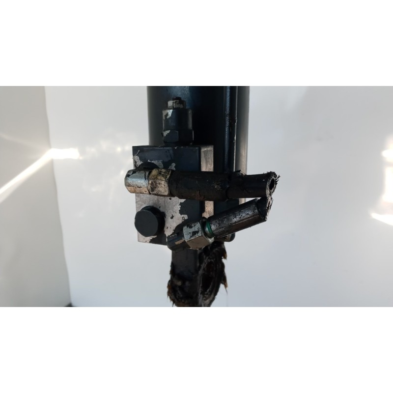 IVECO PISTONE ALZA CABINA IVECO Daily 2009>2012 usato