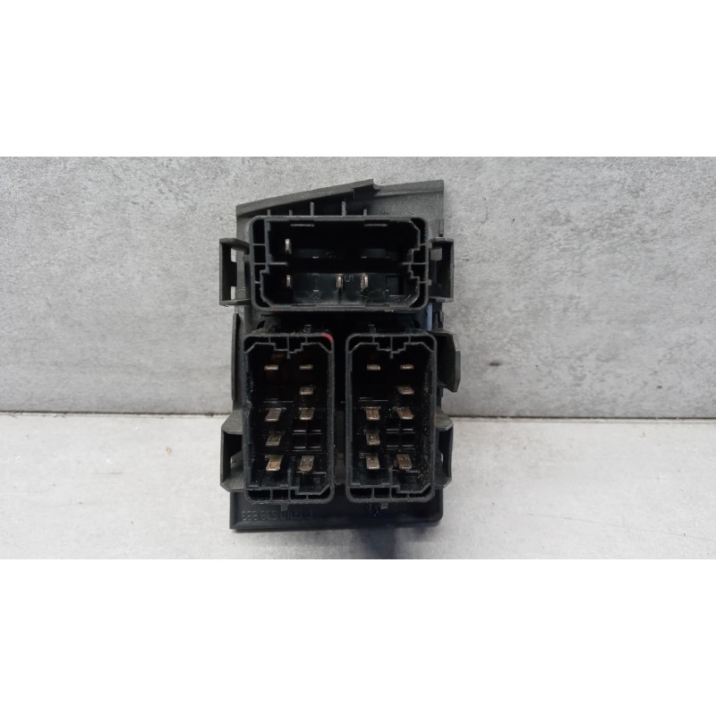 RENAULT truck INTERRUTTORI E PULSANTI ALZAVETRI RENAULT truck Premium 2005>2013 usato