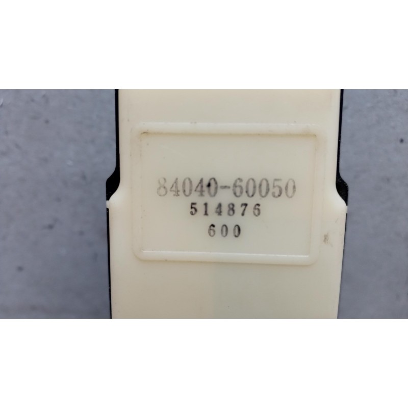 TOYOTA INTERRUTTORI E PULSANTI ALZAVETRI TOYOTA Land Cruiser 120/125 usato