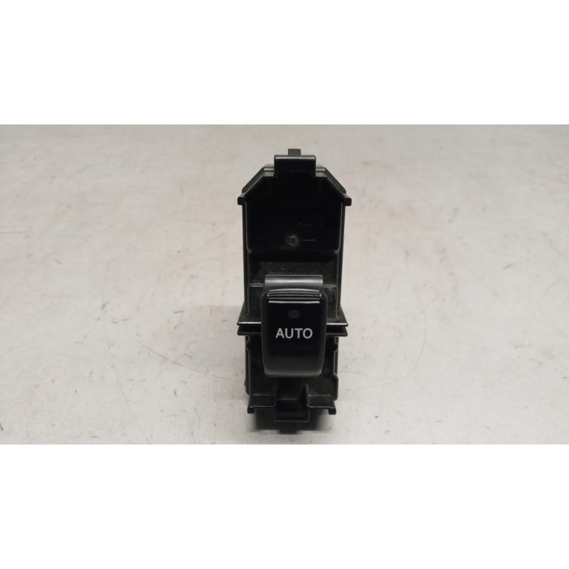 TOYOTA INTERRUTTORI E PULSANTI ALZAVETRI TOYOTA Land Cruiser 120/125 usato