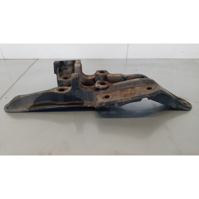 VOLVO truck SUPPORTO SOSPENSIONI VOLVO truck FM 9 usato