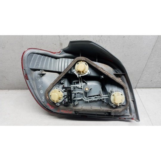 FARO POSTERIORE ESTERNO DESTRO TOYOTA Yaris 1999>2003 usato