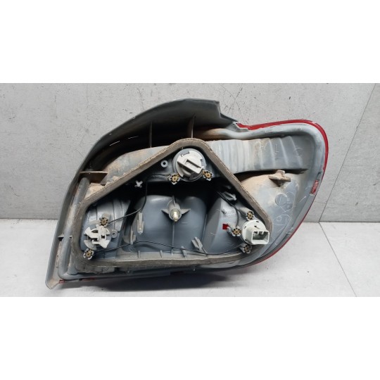 FARO POSTERIORE ESTERNO SINISTRO TOYOTA Yaris 1999>2003 usato