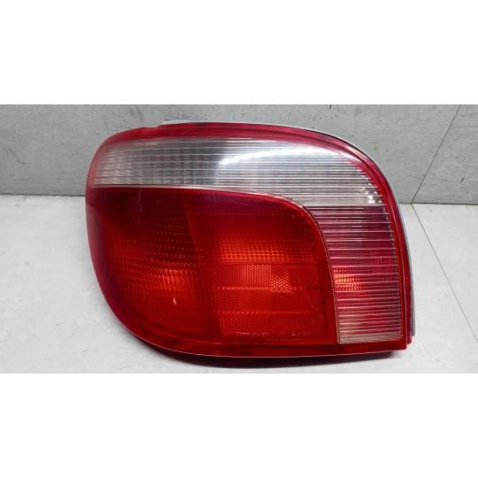 FARO POSTERIORE ESTERNO SINISTRO TOYOTA Yaris 1999>2003 usato