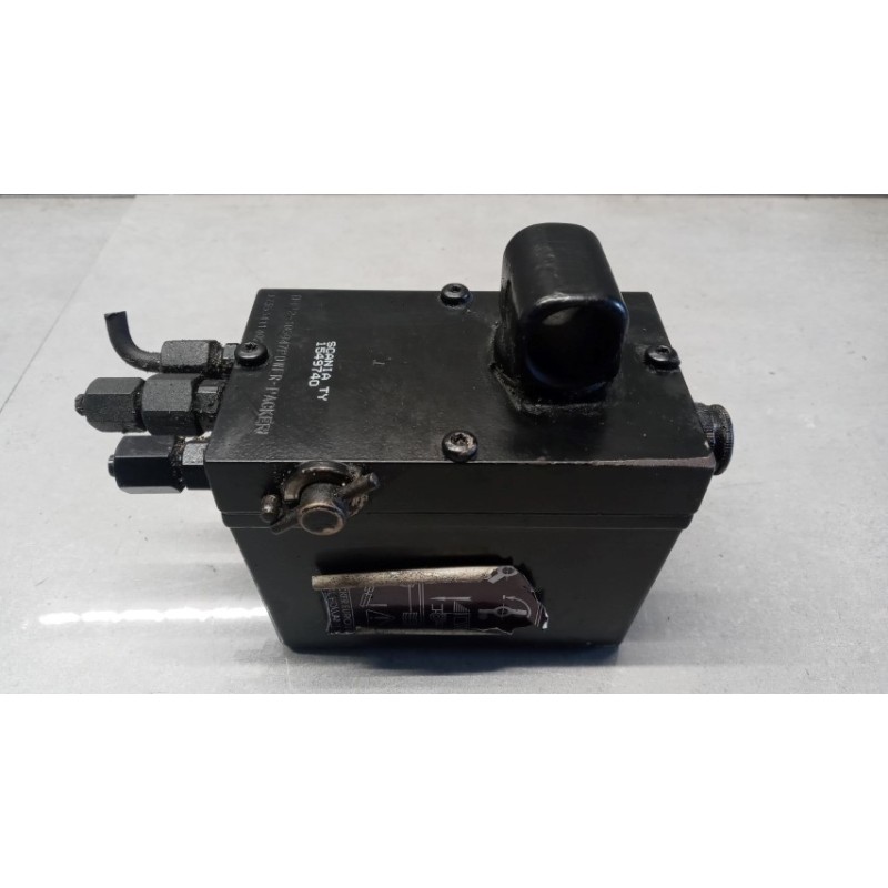 SCANIA CAB LIFT PUMP  SCANIA 114 used