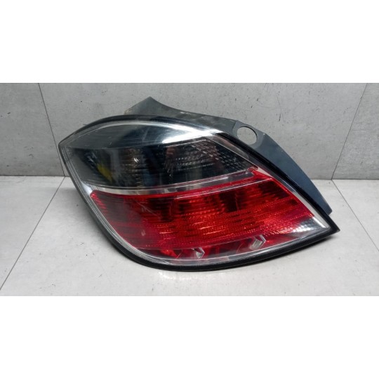 FARO POSTERIORE ESTERNO SINISTRO OPEL Astra H 2007>2010 usato