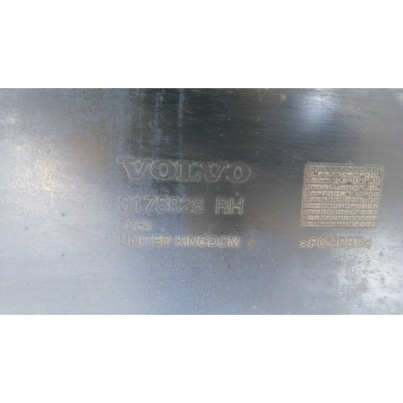 VOLVO truck RIGHT FRONT MUDGUARD  VOLVO truck FH16 II 2002>2008 used