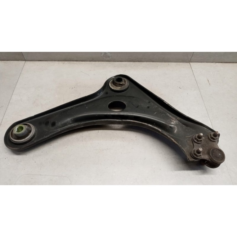 CITROEN CONTROL ARM FRONT LOWER LEFT  CITROEN C3 2013>2016 used