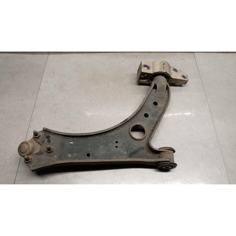 VOLKSWAGEN CONTROL ARM FRONT LOWER LEFT  VOLKSWAGEN Golf 5 2003>2008 used