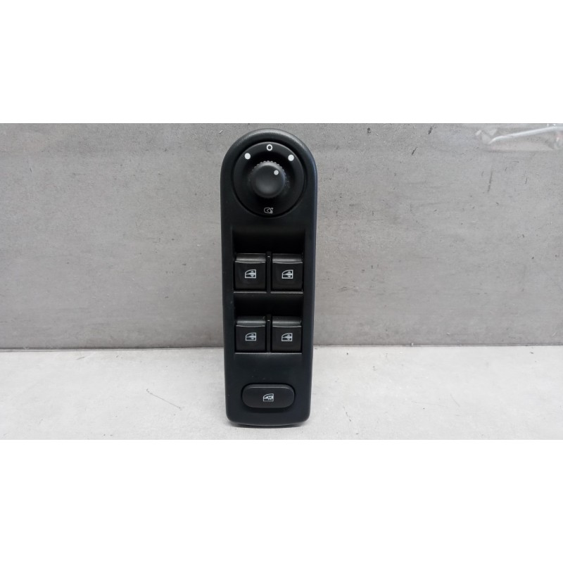 RENAULT INTERRUTTORI E PULSANTI ALZAVETRI RENAULT Captur 2013>2017 usato