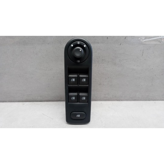 INTERRUTTORI E PULSANTI ALZAVETRI RENAULT Captur 2013>2017 usato