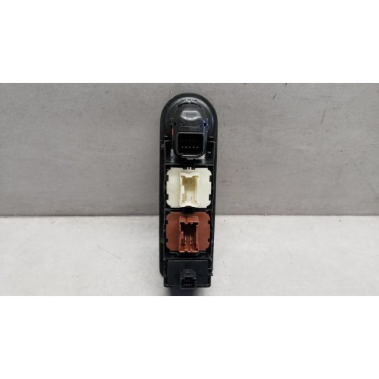 INTERRUTTORI E PULSANTI ALZAVETRI RENAULT Captur 2013>2017 usato