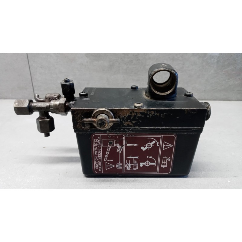 RENAULT truck CAB LIFT PUMP  RENAULT truck Midliner used