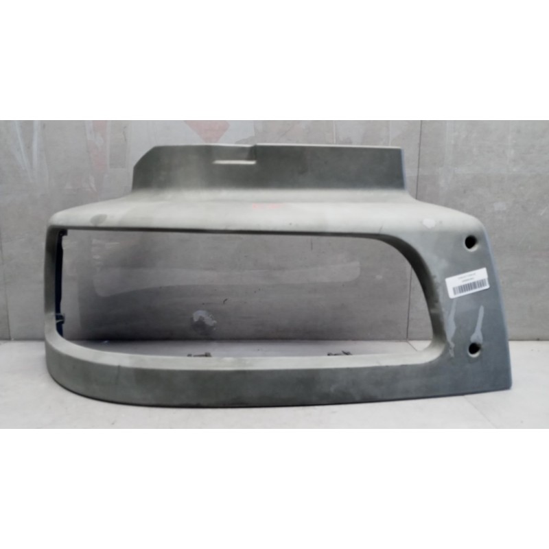 RENAULT truck RIGHT HEADLIGHT SEAT RENAULT truck Midlum used