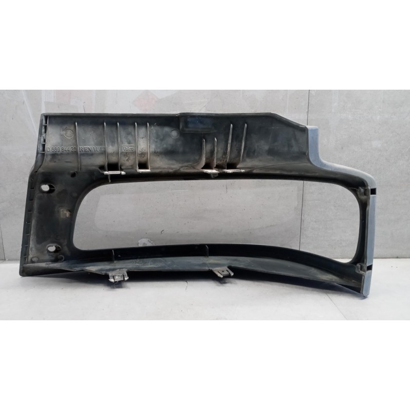 RENAULT truck SEDE FARI DESTRO RENAULT truck Midlum usato