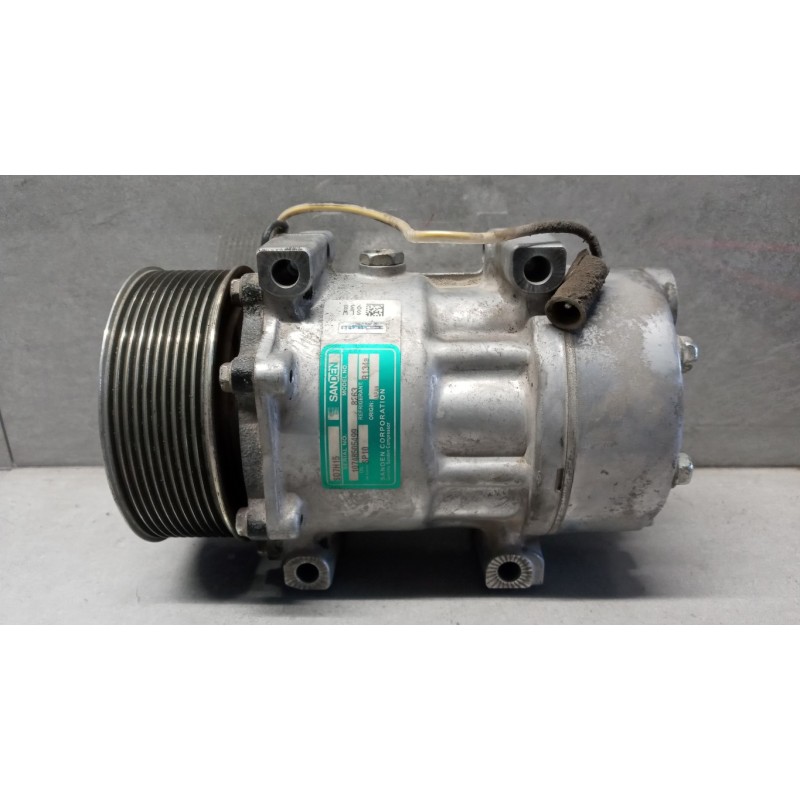 RENAULT truck AIR CONDITIONER COMPRESSOR RENAULT truck Midlum used