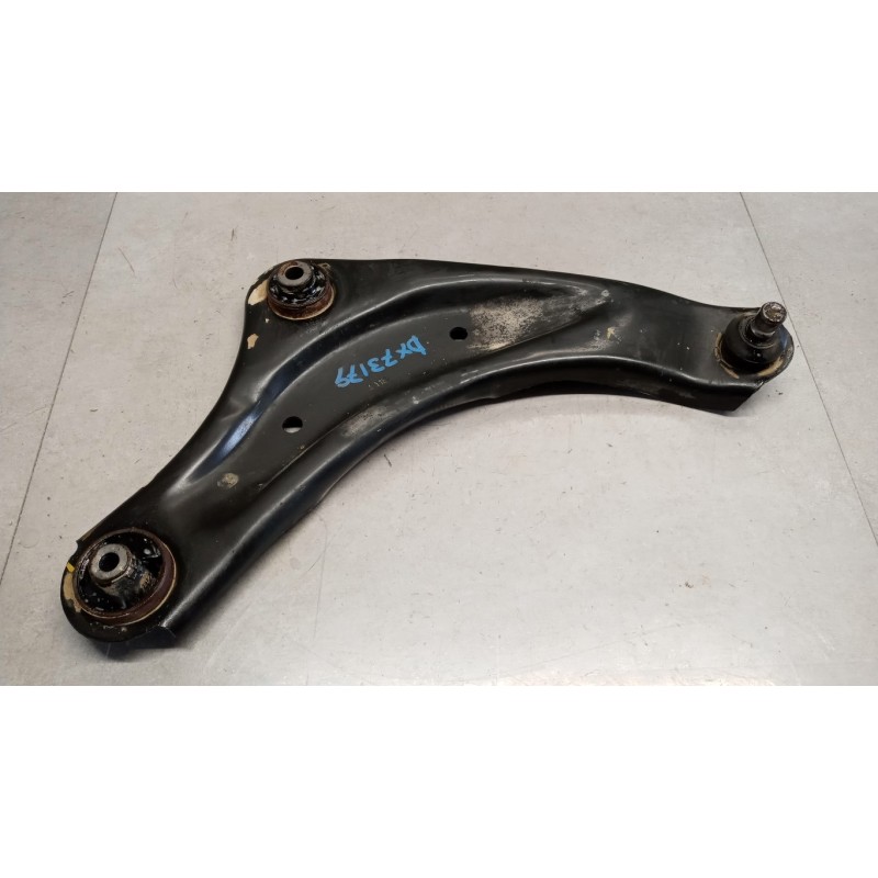 NISSAN BRACCIO OSCILLANTE ANTERIORE INFERIORE DESTRO NISSAN Juke 2014>2019 usato