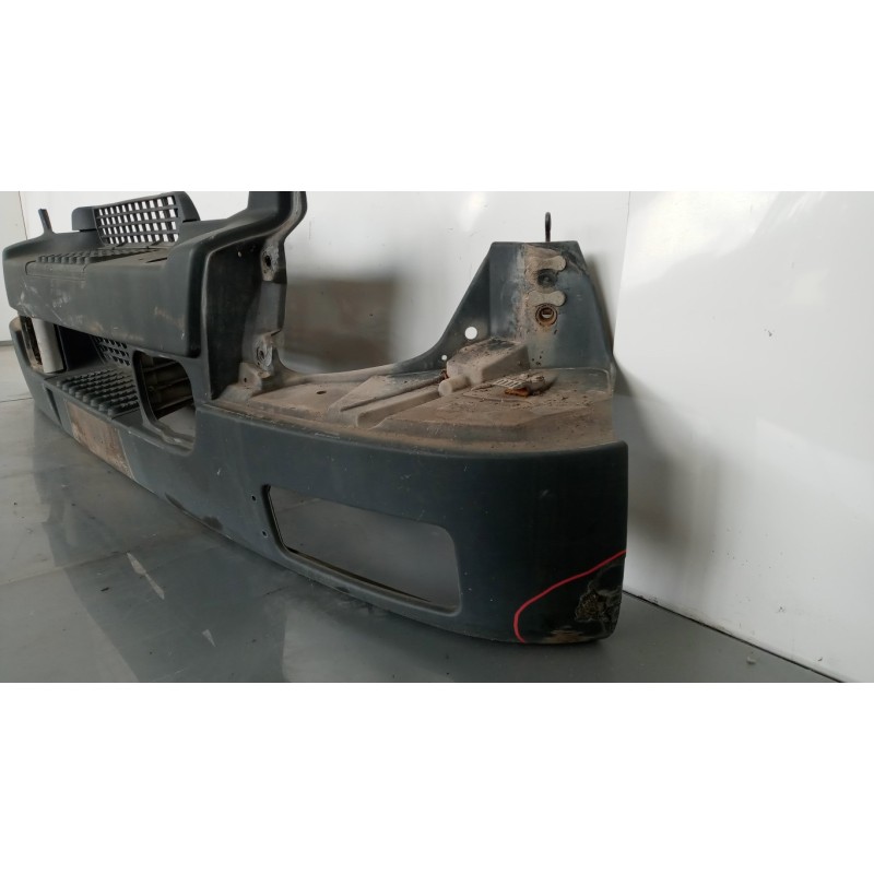 RENAULT truck PARAURTI ANTERIORE RENAULT truck Midlum usato