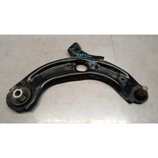 BRACCIO OSCILLANTE ANTERIORE INFERIORE DESTRO MAZDA CX-3 2018> usato