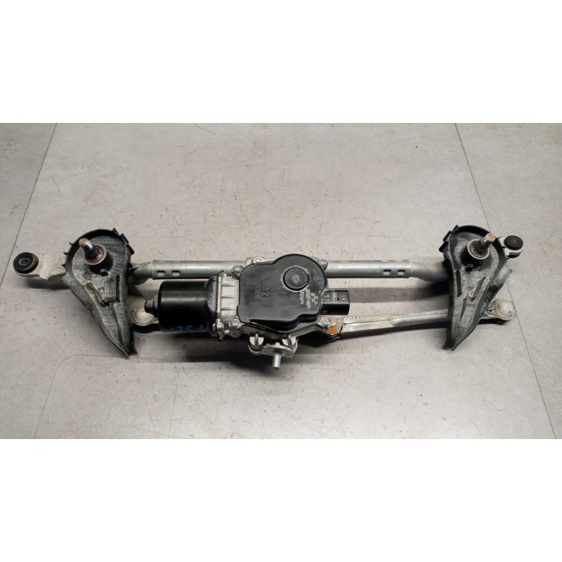 MAZDA windshield wiper motor MAZDA CX-3 2018> used