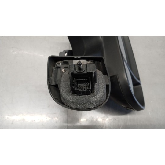 RETROVISORE ELETTRICO DESTRO RENAULT van Trafic 2010>2014 usato