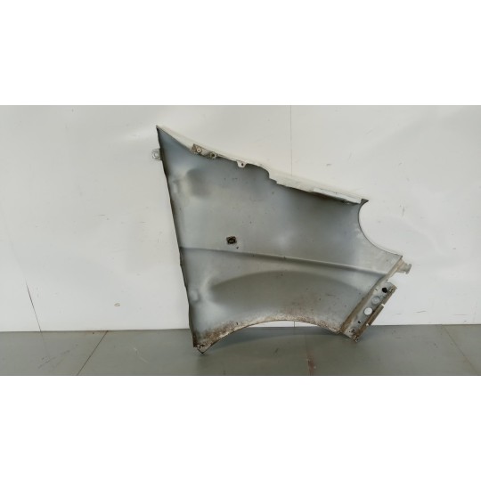 PARAFANGO ANTERIORE SINISTRO RENAULT van Trafic 2010>2014 usato