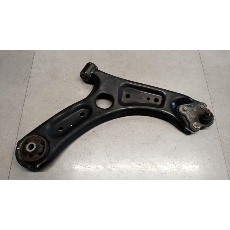 HYUNDAI CONTROL ARM FRONT LOWER RIGHT  HYUNDAI Kona 2017> used