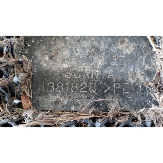 PARAFANGO ANTERIORE DESTRO SCANIA Serie R 2014> usato