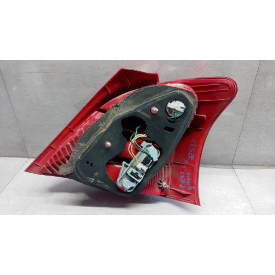 FARO POSTERIORE ESTERNO SINISTRO TOYOTA Yaris 2005>2008 usato