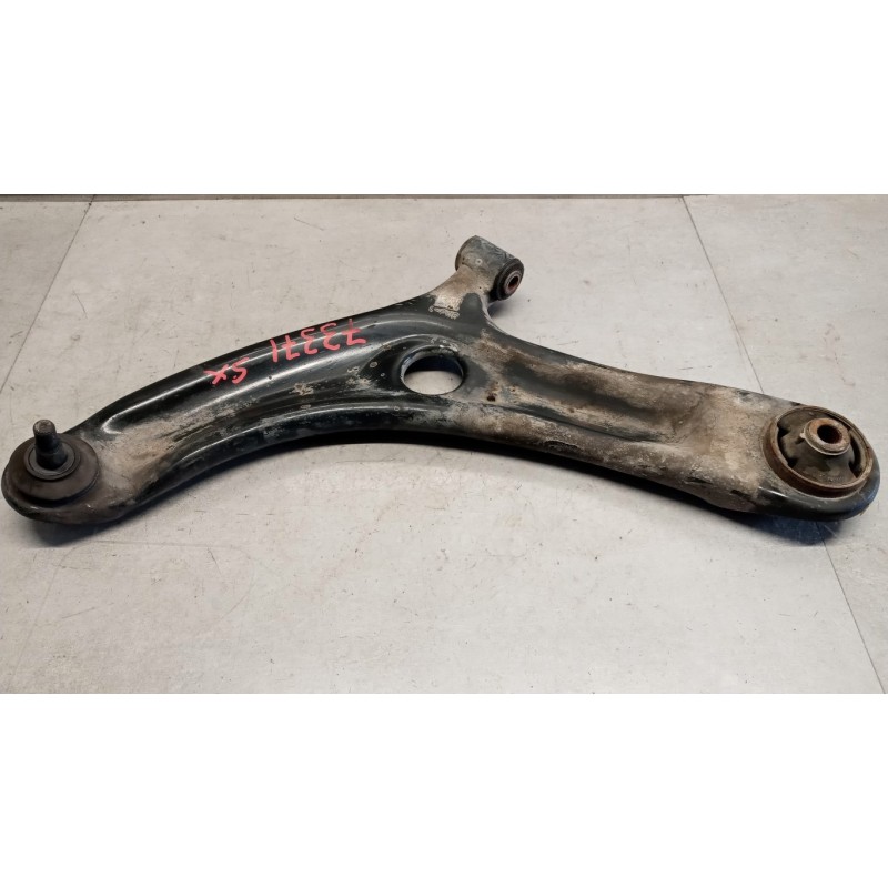 HYUNDAI BRACCIO OSCILLANTE ANTERIORE INFERIORE SINISTRO HYUNDAI i20 2008>2012 usato