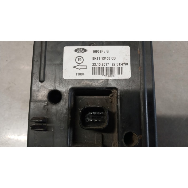 FORD van FARO POSTERIORE ESTERNO SINISTRO FORD van Transit 2014>2018 usato