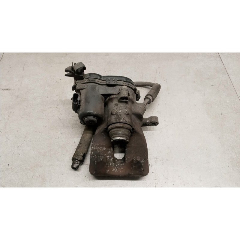 MERCEDES-BENZ PINZA POSTERIORE DESTRA MERCEDES-BENZ Classe B (W246) 2014>2019 usato