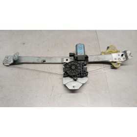 ALZA VETRI ANTERIORI...