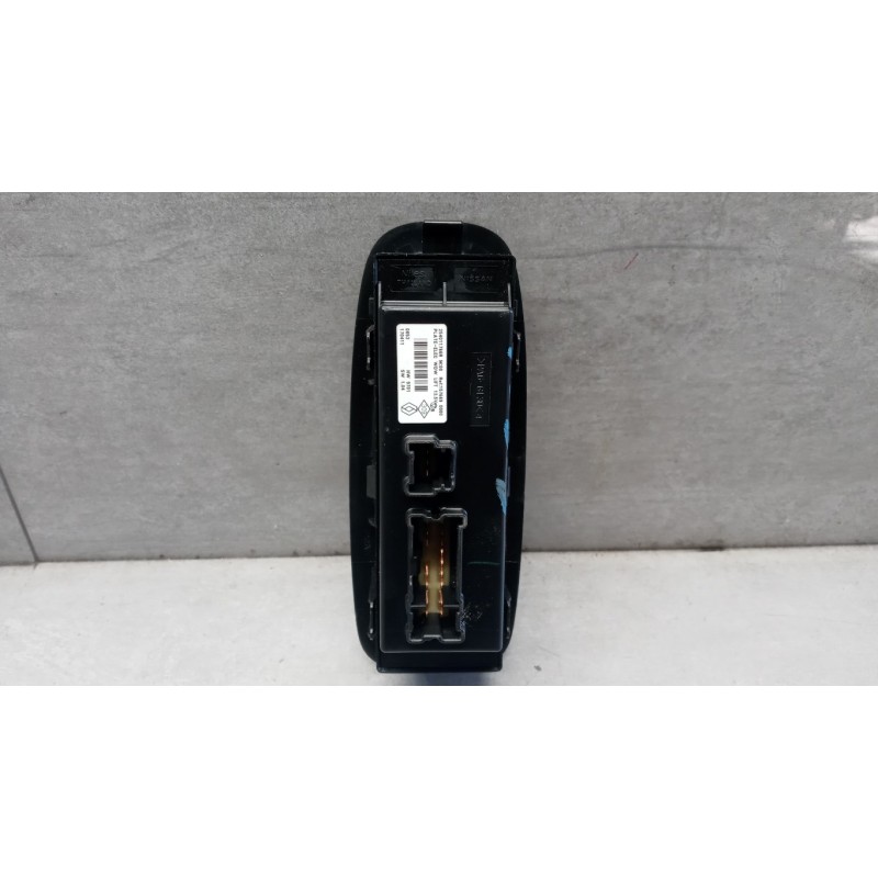 RENAULT INTERRUTTORI E PULSANTI ALZAVETRI RENAULT Kadjar 2015>2018 usato