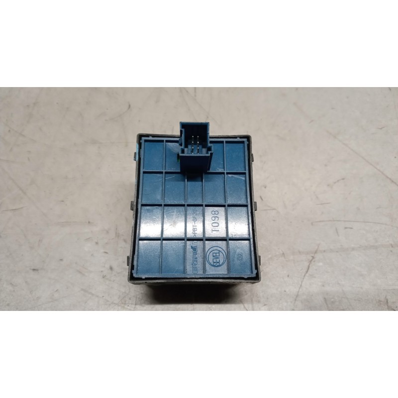 FIAT INTERRUTTORI E PULSANTI ALZAVETRI FIAT Doblo' 2015> usato