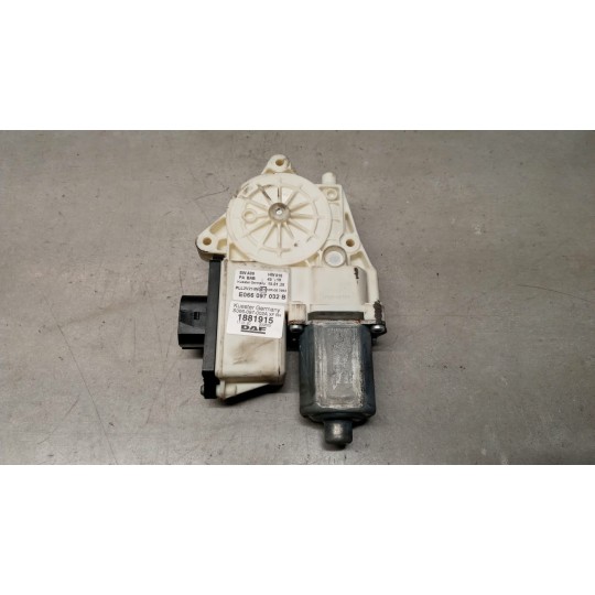 ALZA VETRI ANTERIORI DESTRO DAF XF106 usato