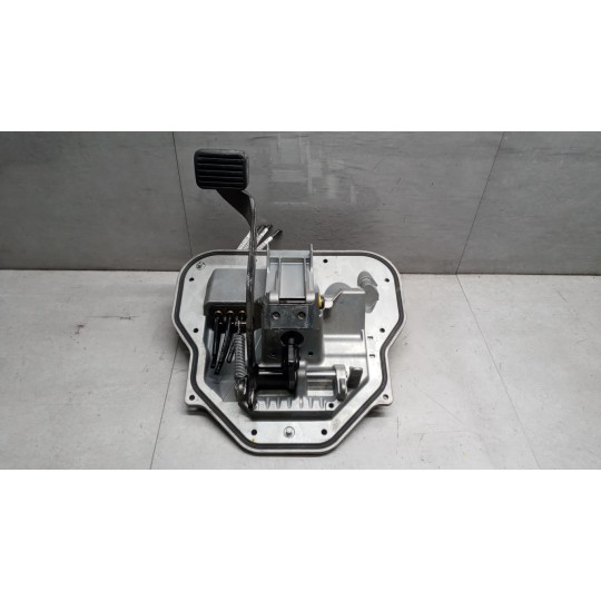 LOCKING FOOT-OPERATED DAF XF106 used