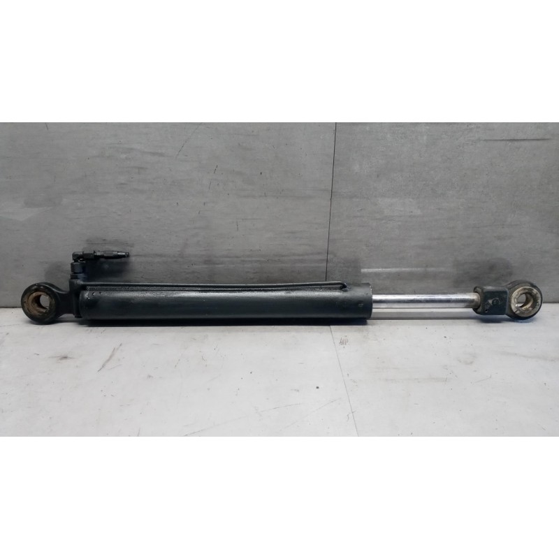 MERCEDES-BENZ truck PISTONE ALZA CABINA MERCEDES-BENZ truck LK/LN2 84> usato