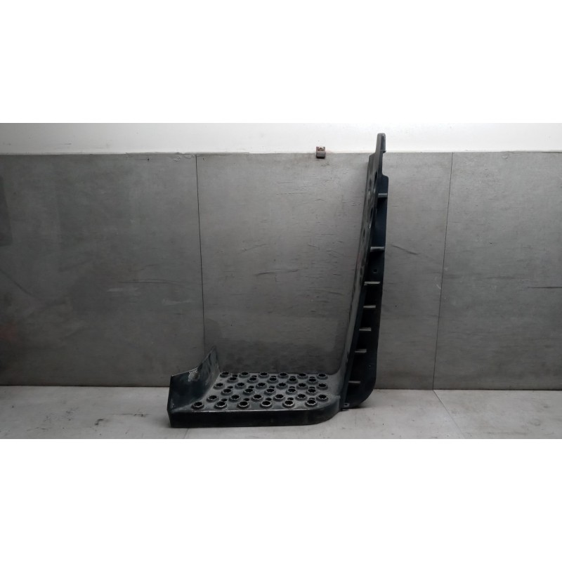 MERCEDES-BENZ truck PEDANA SALITA A/DX MERCEDES-BENZ truck LK/LN2 84> usato