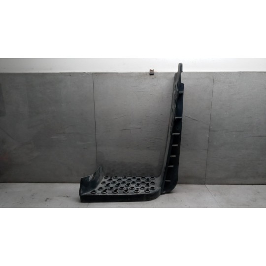 PEDANA SALITA A/DX MERCEDES-BENZ truck LK/LN2 84> usato