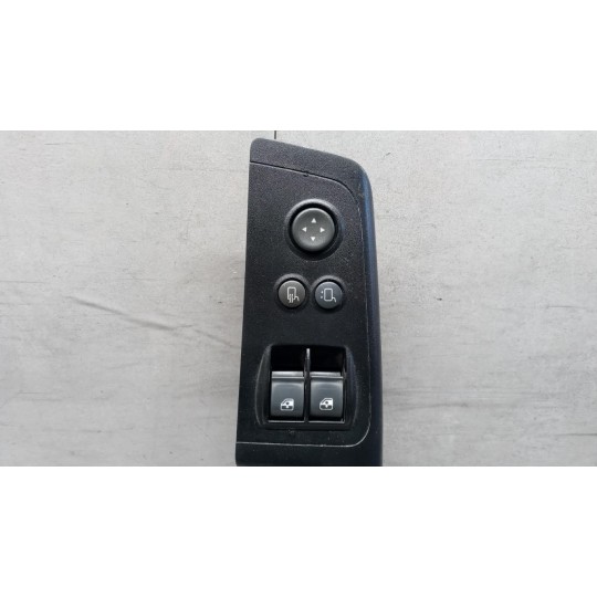 INTERRUTTORI E PULSANTI ALZAVETRI IVECO Stralis 2013> usato