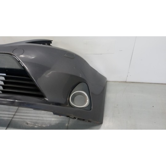 PARAURTI ANTERIORE TOYOTA Avensis 2009> usato