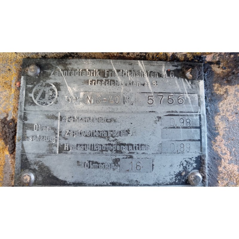 MACCHINE OPERATRICI CAMBIO MACCHINE OPERATRICI GENERICO usato