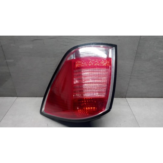 FARO POSTERIORE ESTERNO DESTRO OPEL Astra H 2004>2007 usato